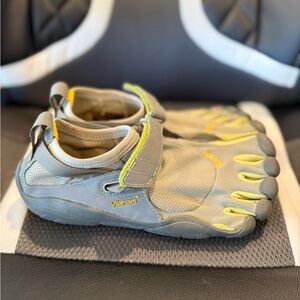Vibram Fivefingers - Women’s Shoes in Gray and Yellow
